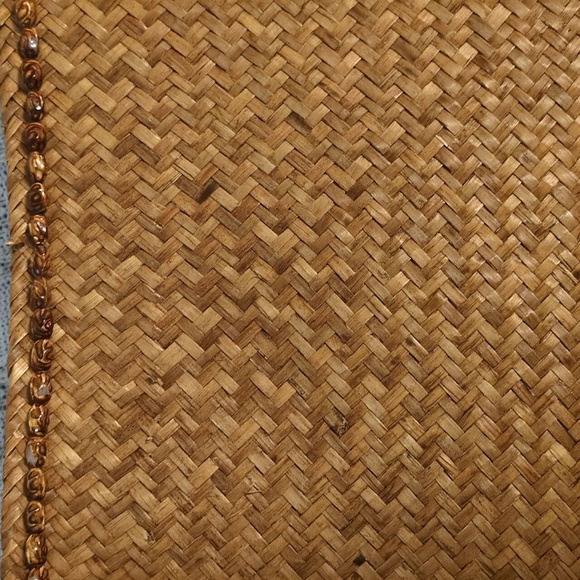 unbranded woven clutch - Picture 5 of 6